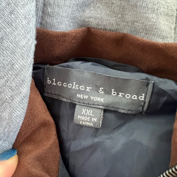 Men’s Bleeker & Broad Channel Quilt Navy puffer vest with grey hood in size XXL - Picture 4 of 10